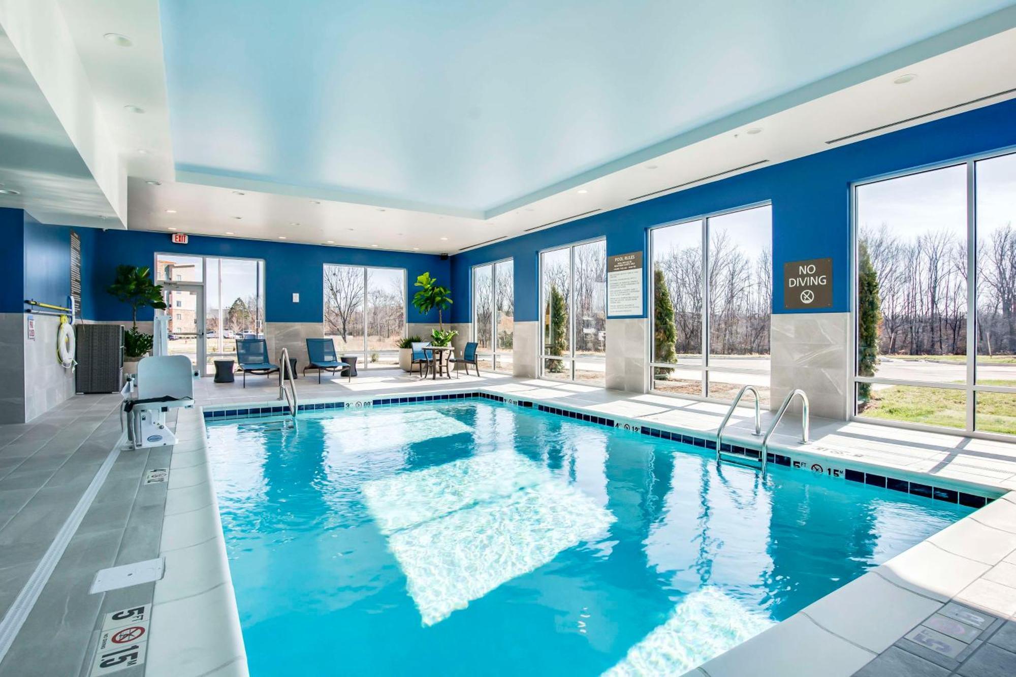Hampton Inn & Suites By Hilton Louisville East Oxmoor Eksteriør billede